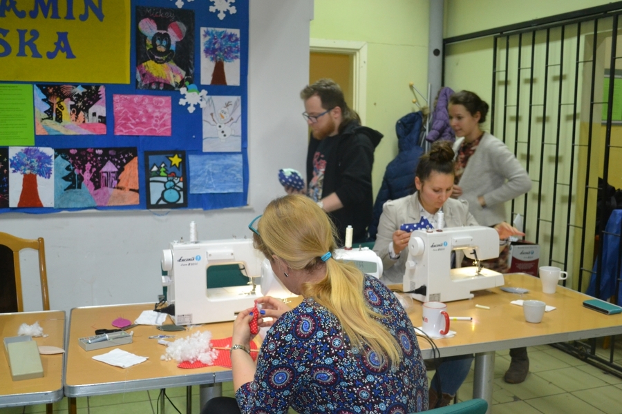 Konin. Akcja &bdquo;Szyj pozytywnie&rdquo;, czyli maskotki dla dzieci w szpitalu