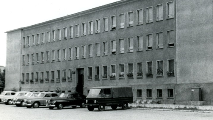 Ponieważ nie chcieli się myć, dyrektor zagroził im zwolnieniem