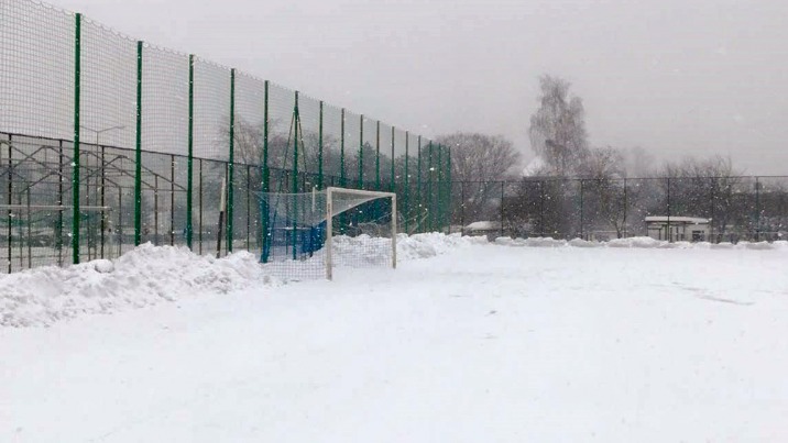 Kompletnie zaśnieżone boisko, odwołany mecz Medyka Konin