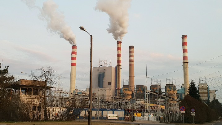 Trwa akcja gaśnicza w elektrowni Pątnów. Pali się pył węglowy