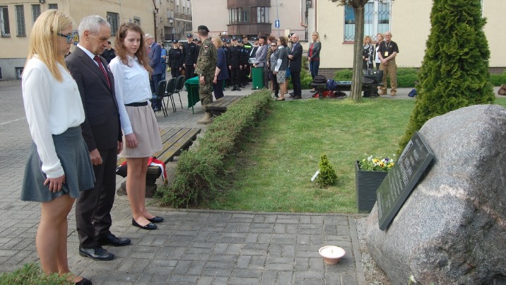 Konin. Młodzież ZS CKU uczciła pamięć pomordowanych w Katyniu