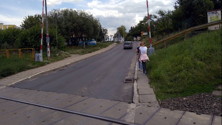 Okólna bez tunelu i kładki. Pójdą wiaduktem lub... przez tory