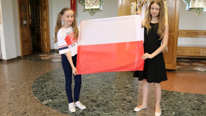 Licheń. Rozdali 100 flag na 100. rocznicę odzyskania niepodległości