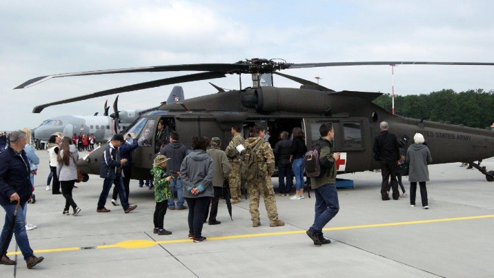 Powidz. Otworzyli koszary. Cywile oglądali wojskowe samoloty
