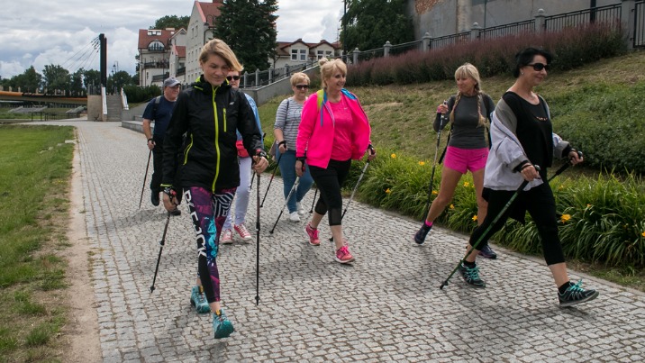 Dziarskim krokiem przez bulwar. Nordic walking dla każdego