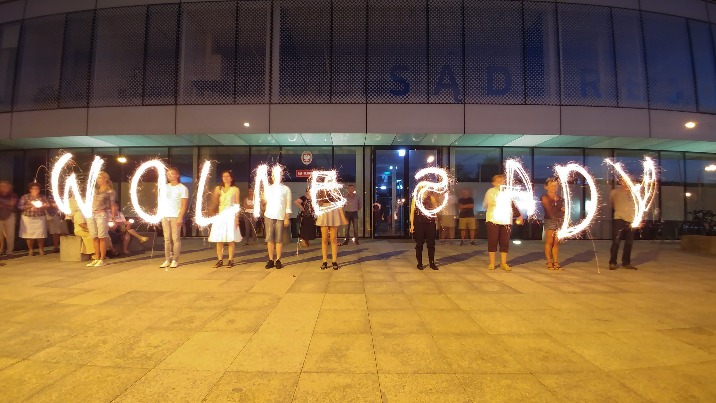 Konin. Protest w obronie sąd&oacute;w pod hasłem Łańcuch Światła