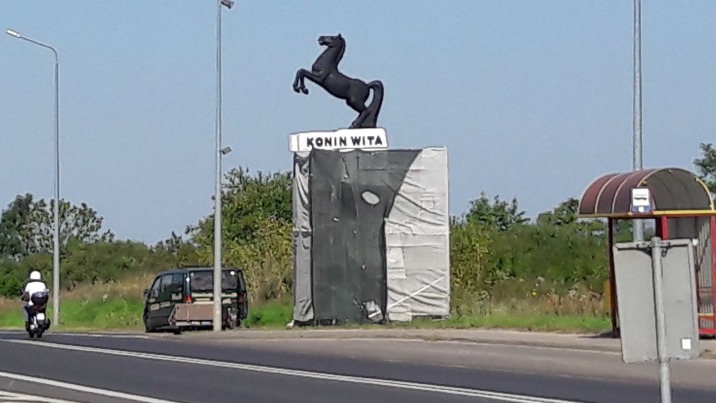 Konin. Po naszej interwencji miasto odnowiło witacz na Wilkowie