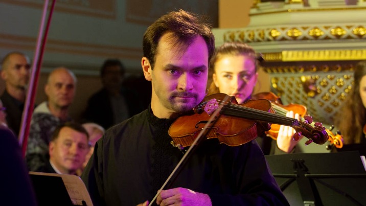 Stradivarius w Koninie. J. Wawrowski zagrał w kościele