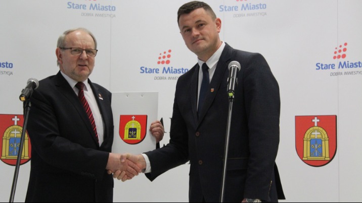 Przekazanie władzy w Starym Mieście. Nowy w&oacute;jt zna samorząd