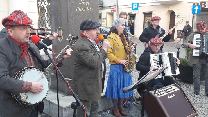 Śpiewali dla Niepodległej, czyli muzyczny Flash Mob w Koninie