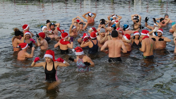 Morsy w natarciu. Mikołajkowa kąpiel w "Przystani Gosławice"