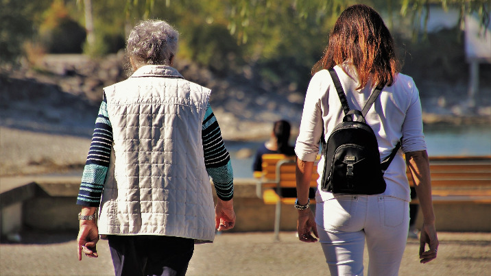 Dlaczego praca w Niemczech jako opiekun osób starszych jest tak popularna w Polsce?