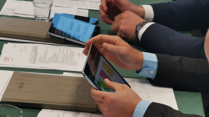 Ślesińscy radni po raz pierwszy głosowali elektronicznie na sesjiÂ 