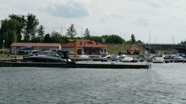 Ślesin. Nowe stawki na przystani. Opłaty za cumowanie przy parku