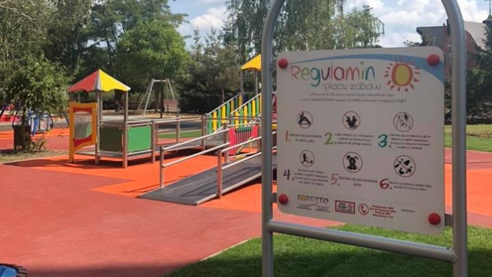 Konin. Plac zabaw dla dzieci z niepełnosprawnościami gotowy!