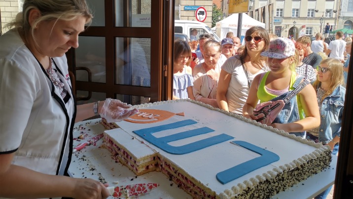 Otwarte drzwi, fotobudka i tort na 500 porcji z okazji 20-lecia LM.pl
