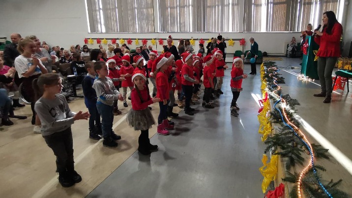 Dzieci z rodzin zastępczych bawiły się w "Pracowni św. Mikołaja"
