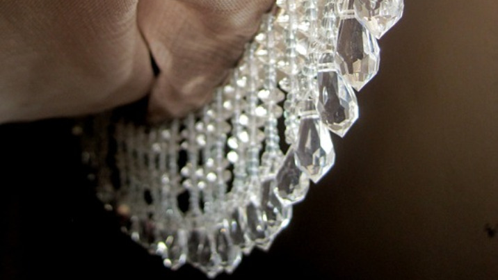 Czy firanki z kryształkami trzeba specjalnie pielęgnować?