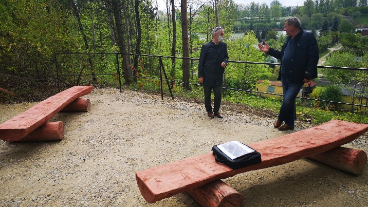 Konin. Na hałdach jest taras widokowy i ścieżka pieszo - rowerowa