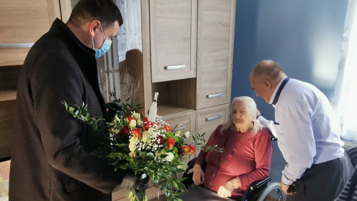 Mieszkanka Żdżar obchodziła 106 urodziny. Wójt z życzeniami