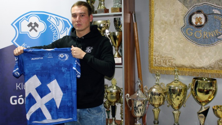 Grał w II lidze i reprezentacji Polski, dołącza do Górnika Konin