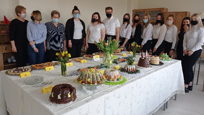 Żychlin. Wielkanocne wypieki uczni&oacute;w ZSUE. Były babki i mazurki