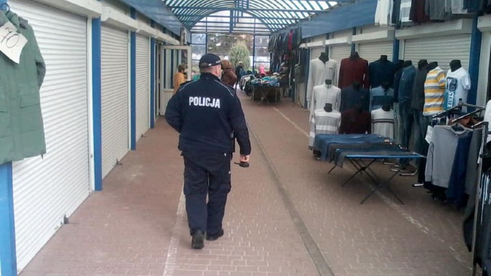 Wielkanoc 2021. Policjanci kontrolują przestrzeganie obostrzeń