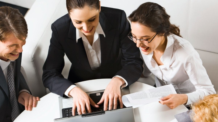 Faktoring online dla firm - kiedy warto z niego skorzystać?