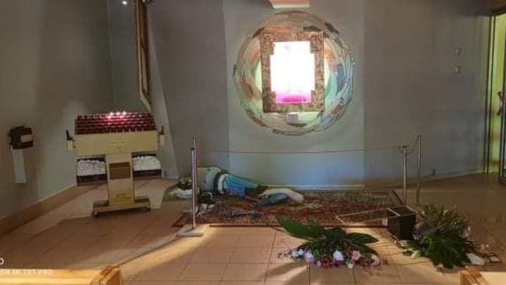 Konin. Akt wandalizmu w parafii M. Kolbego. Poszukiwany sprawca