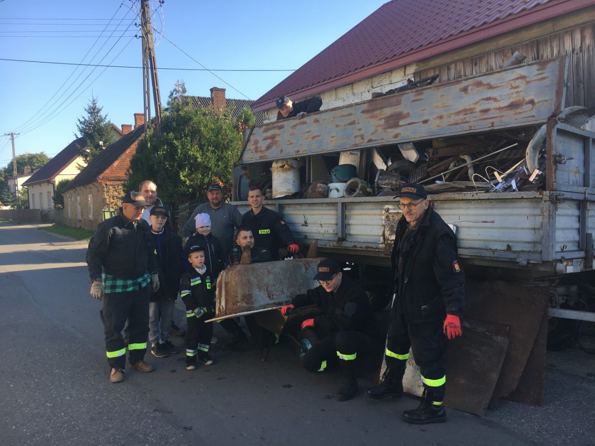 Zbierali złom w Ruminie. Druhowie chcą kupić nowy wóz bojowy