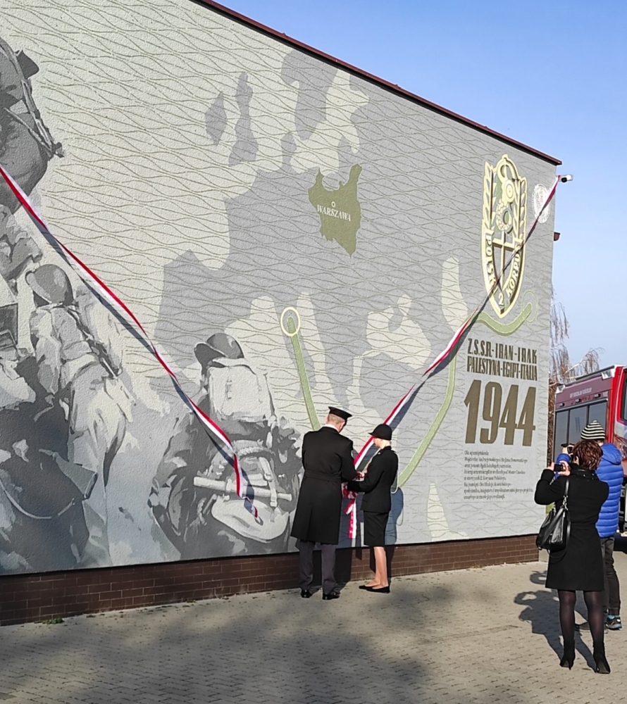 Dwóch lokalnych bohaterów upamiętnił mural na ścianie OSP Budzisław Kościelny