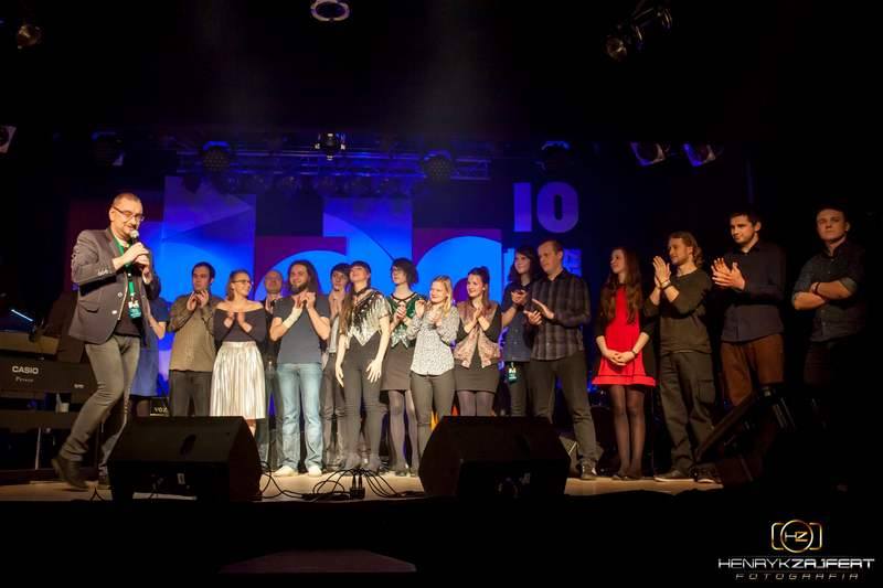 Ten przysłowiowy facet z gitarą wcale nie musi być nudny