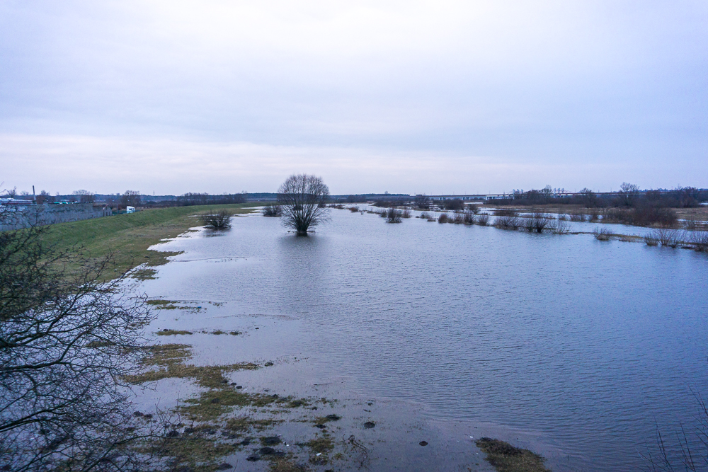 Podnosi się poziom rzek. Ostrzeżenia na wschodzie, w Sławsku nie działa prom