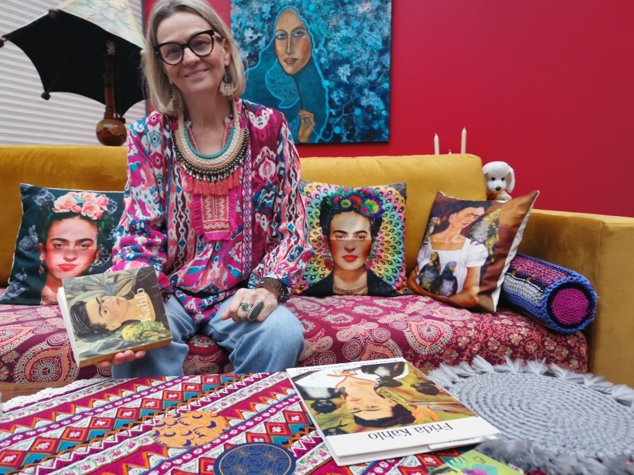 Z miłości do Fridy powstał salonik. Krysia Ruminkiewicz w swoim świecie