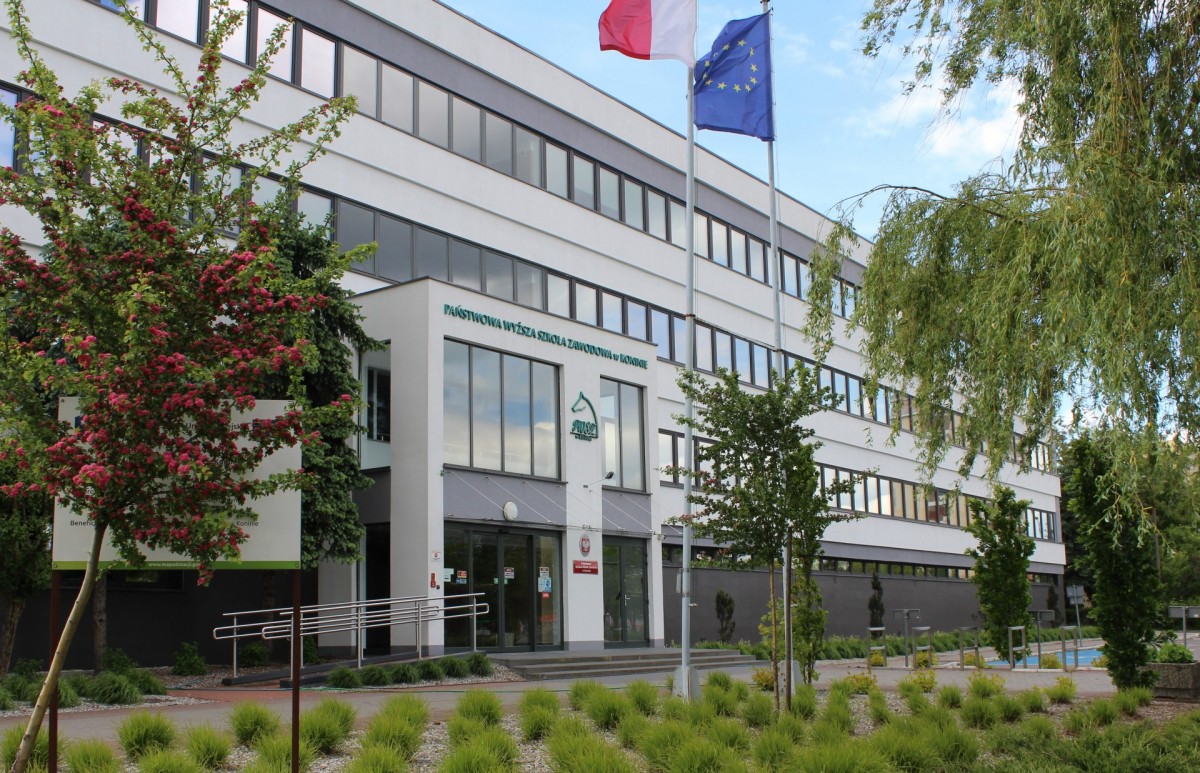 Na nic protest społecznik&oacute;w. Kontrowersyjny poseł zawita do ANS