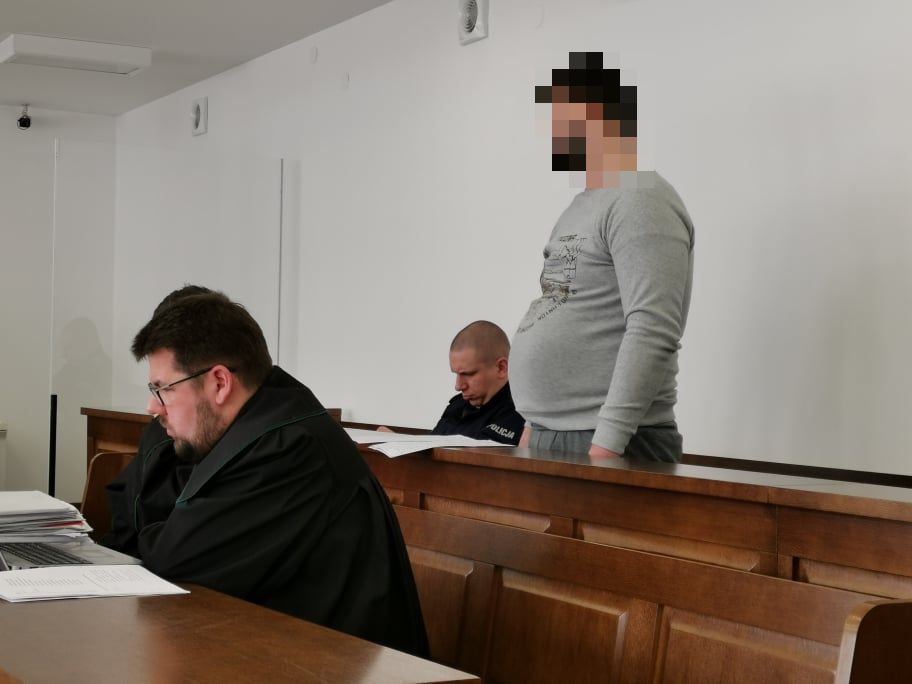 Chciał się zabić na oczach ukochanej. Kobieta zginęła od cios&oacute;w nożem