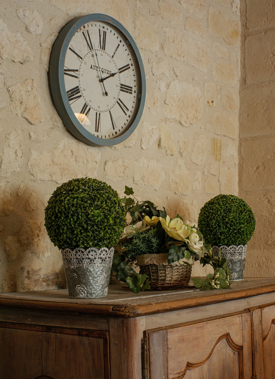 Zegary ścienne - jak dopasować je do wnętrza salonu?