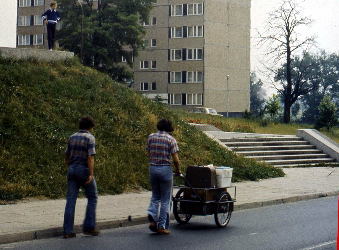 W 1982 roku parkiet do nowego mieszkania kupowali za Poznaniem, a lakier w NRD