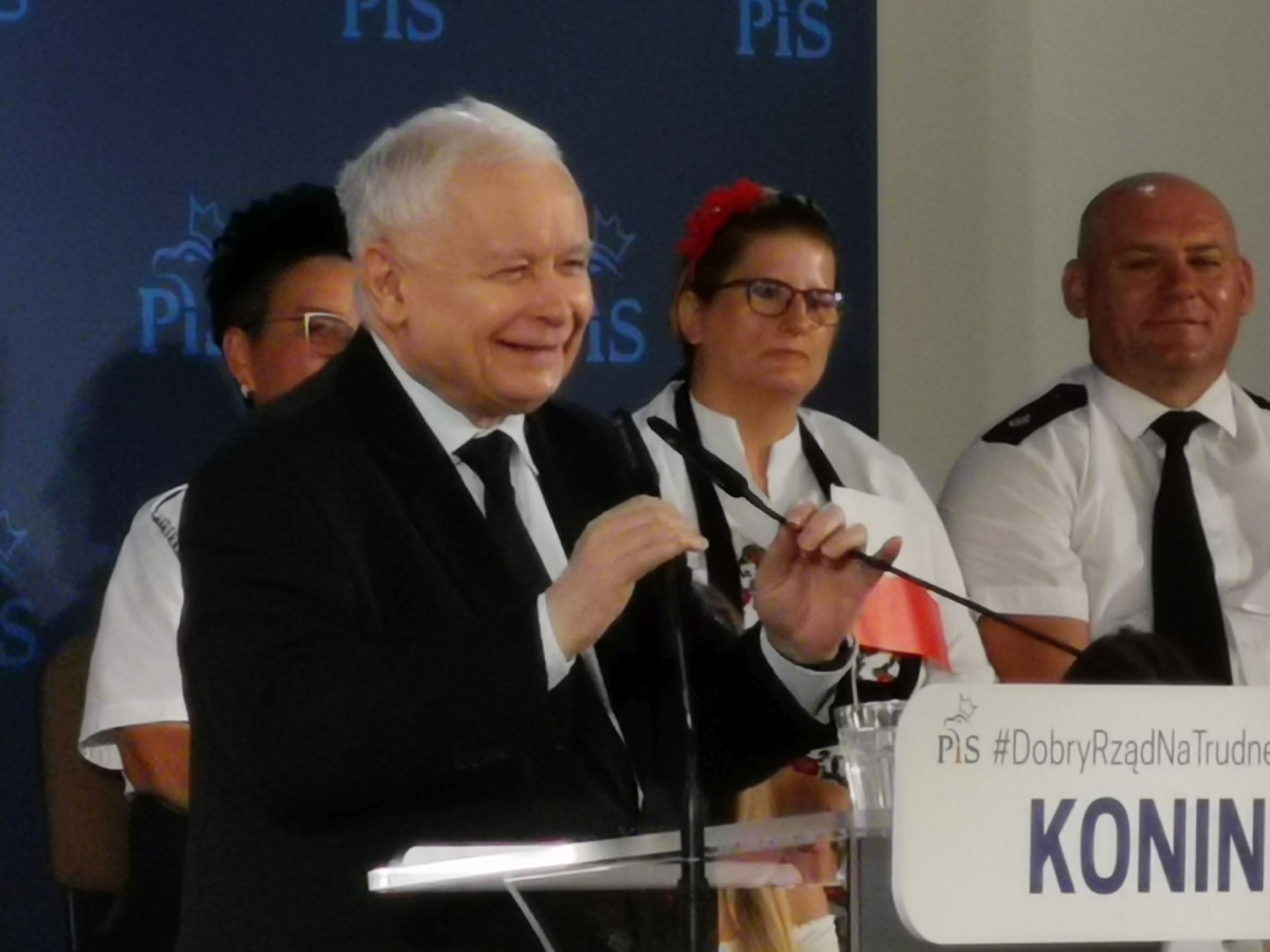 Jarosław Kaczyński w Koninie. Zobaczcie jak &bdquo;powitano&rdquo; prezesa!