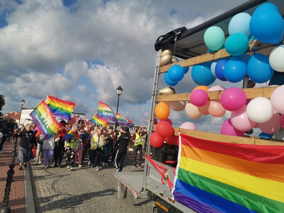 Pod tęczą w Koninie. Zobaczcie ten kolorowy marsz przez miasto