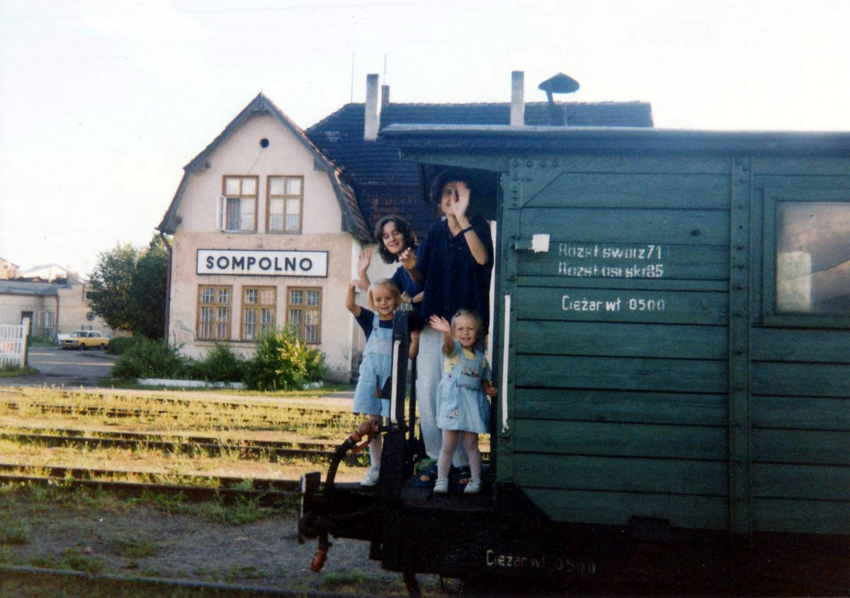 Tylko dworzec i wieża ciśnień zostały po sompoleńskiej stacji kolejowej