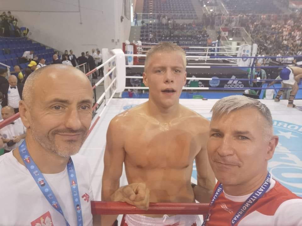 Mistrz Świata Juniorów: „Zakochałem się w kickboxingu”