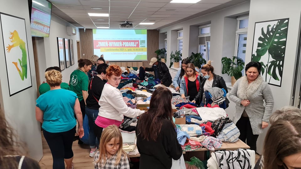 Czas przewietrzyć szafy! Można się będzie wymienić ubraniami i pom&oacute;c