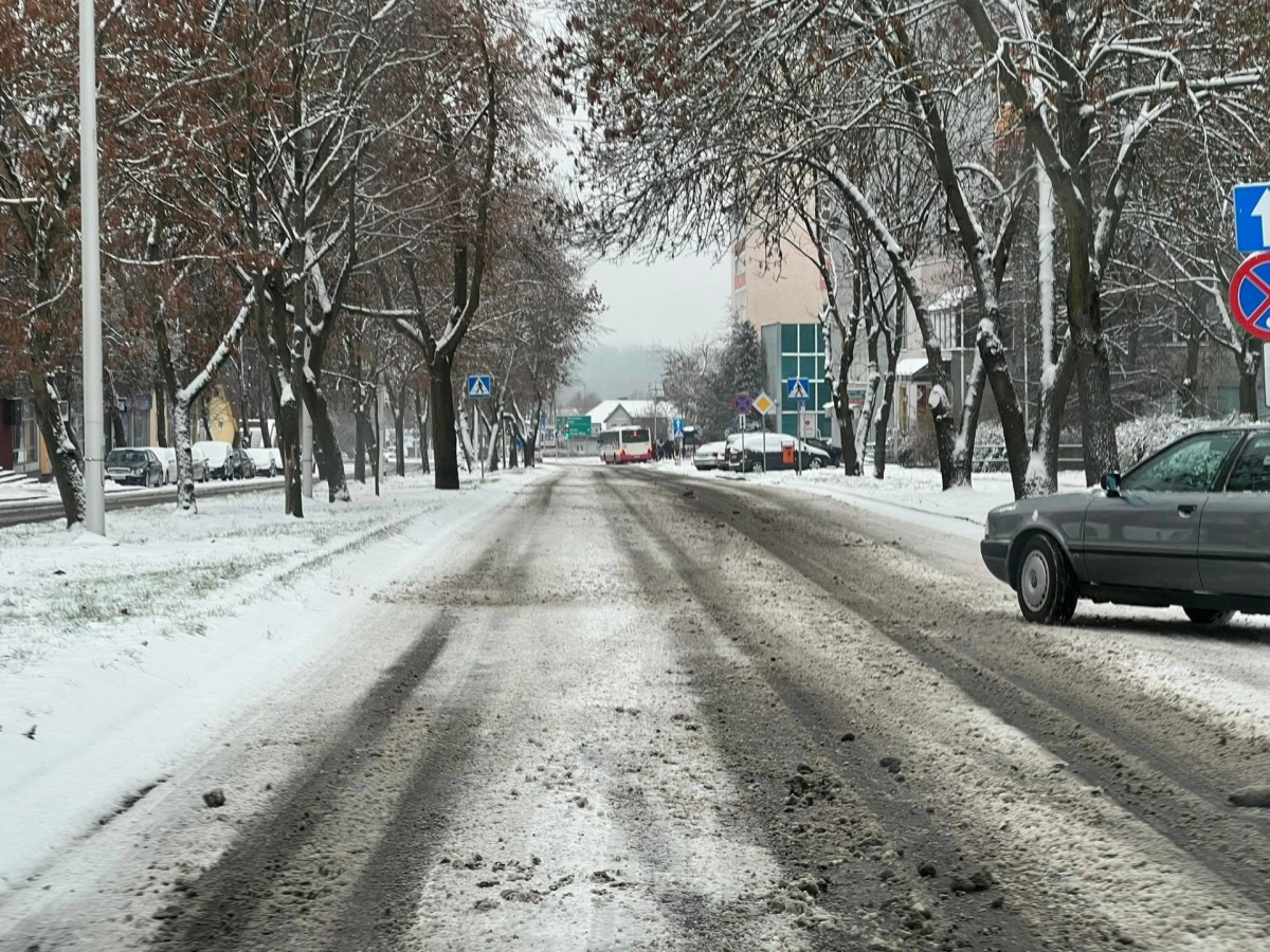Uwaga! Na drogach nadal niebezpiecznie. Zima znowu zaskoczyła drogowców?