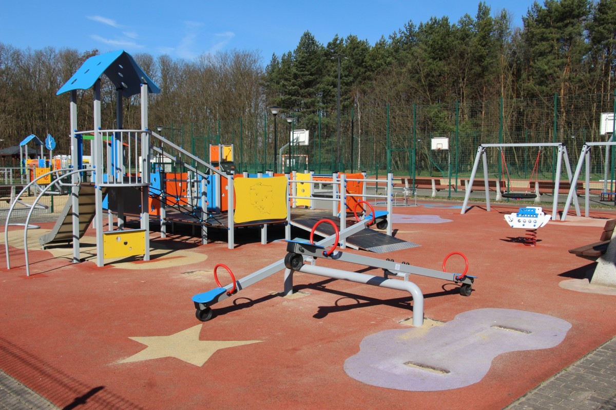 Stare Miasto. Zabawa na świeżym powietrzu. Wiosenne nowości dla dzieci