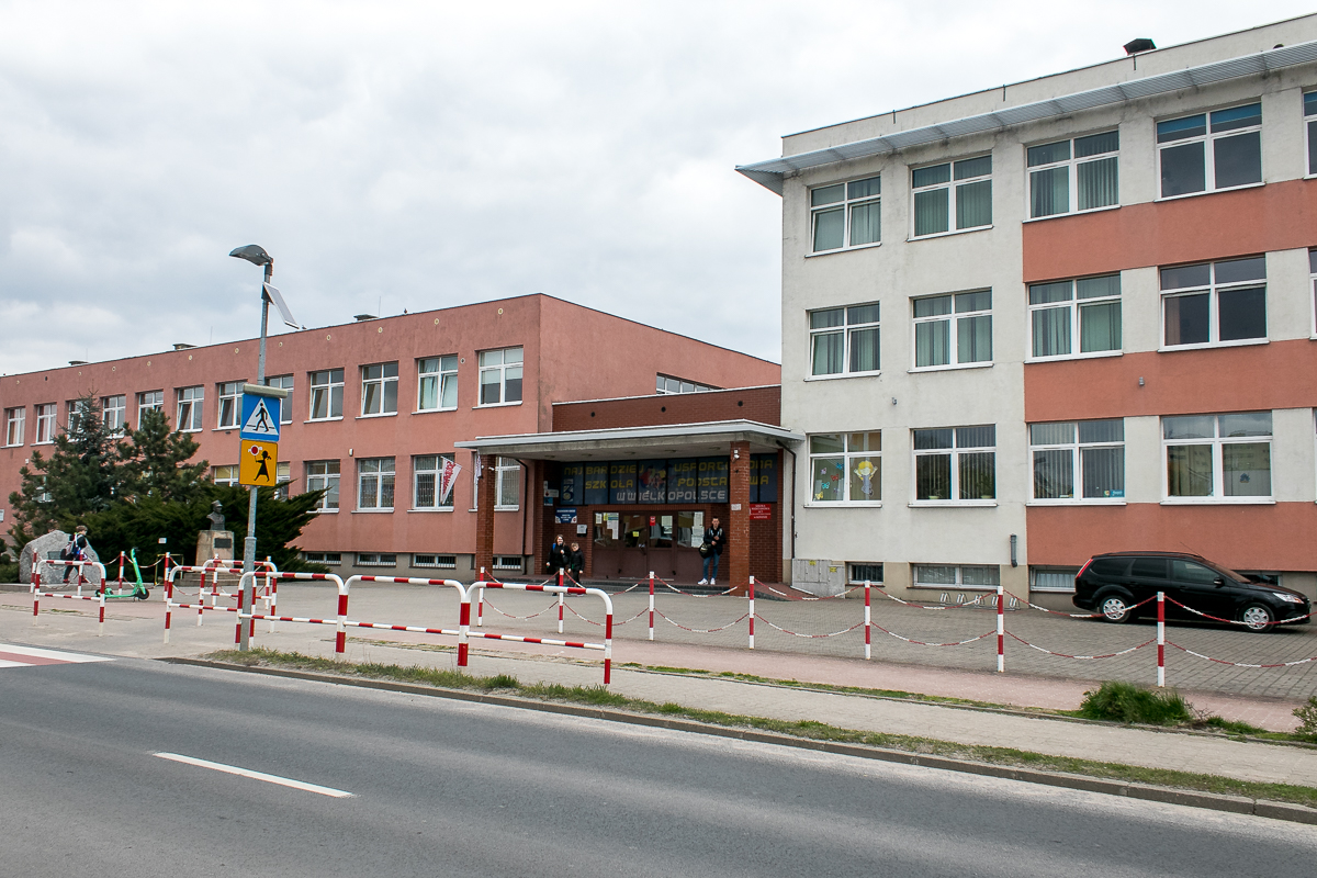 Kontrowersje przy konkursie na dyrektora SP3. Kim jest Sebastian Lisiak?