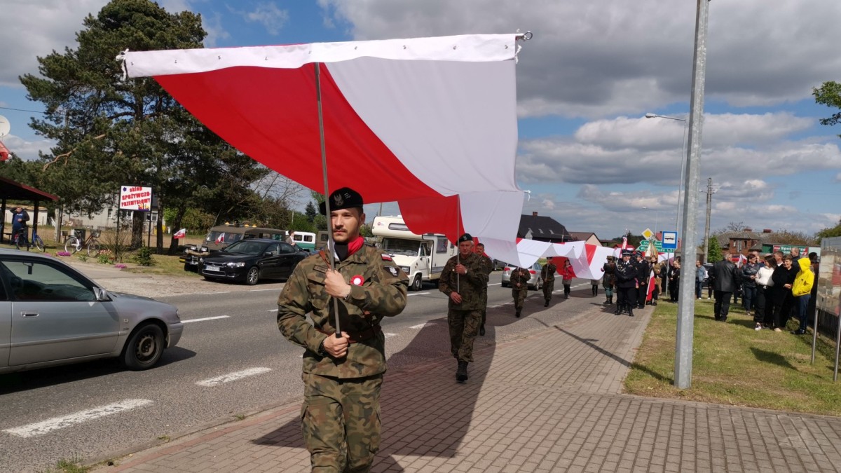 &bdquo;Naszym obowiązkiem jest pamiętać&rdquo;. Uroczystości ze 160 metrową flagą