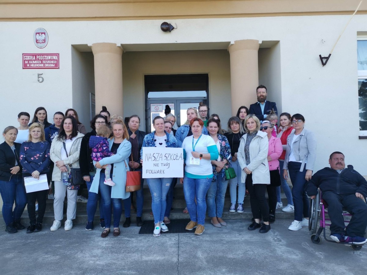 &bdquo;To szkoła, a nie prywatny folwark&rdquo;. Milczący protest w Helenowie Drugim