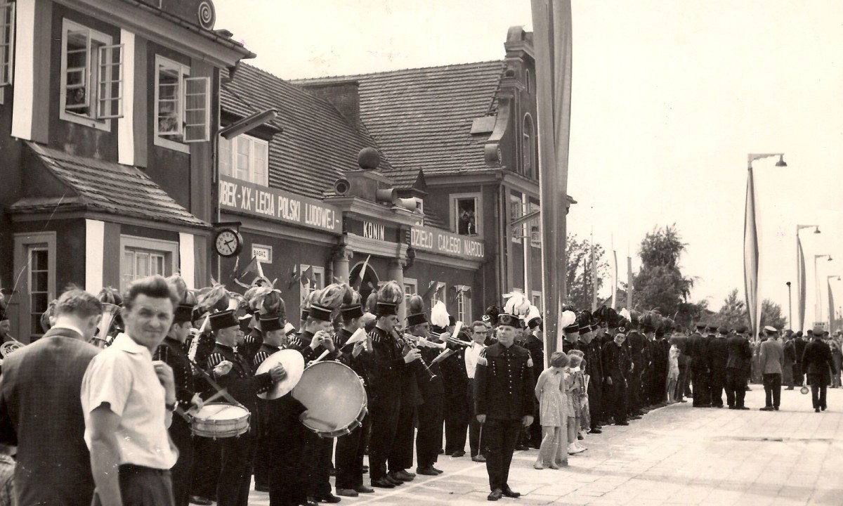 Ojciec zapalał zwrotnice i smarował rozjazdy, a chłopcy nosili chleb Ruskim