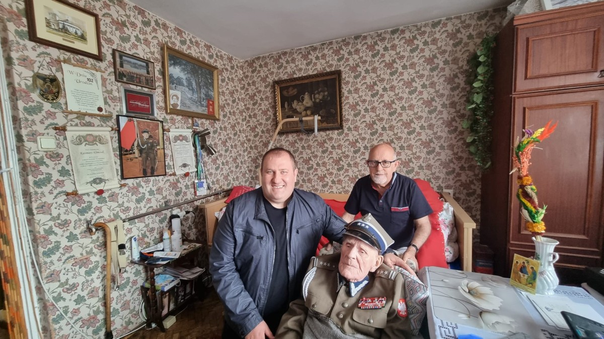 Wizyta u najstarszego powstańca. Życzenia od mieszkańc&oacute;w gminy